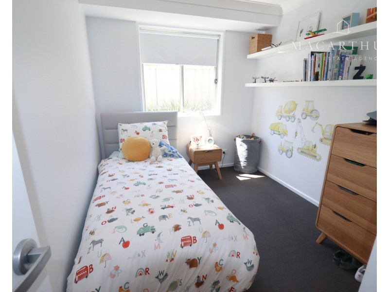 6 Comet Place, Estella NSW 2650