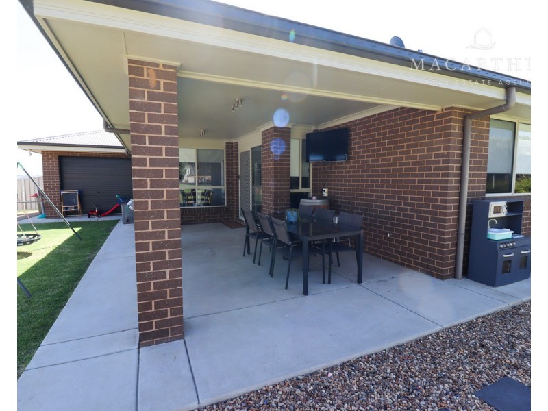 6 Comet Place, Estella NSW 2650
