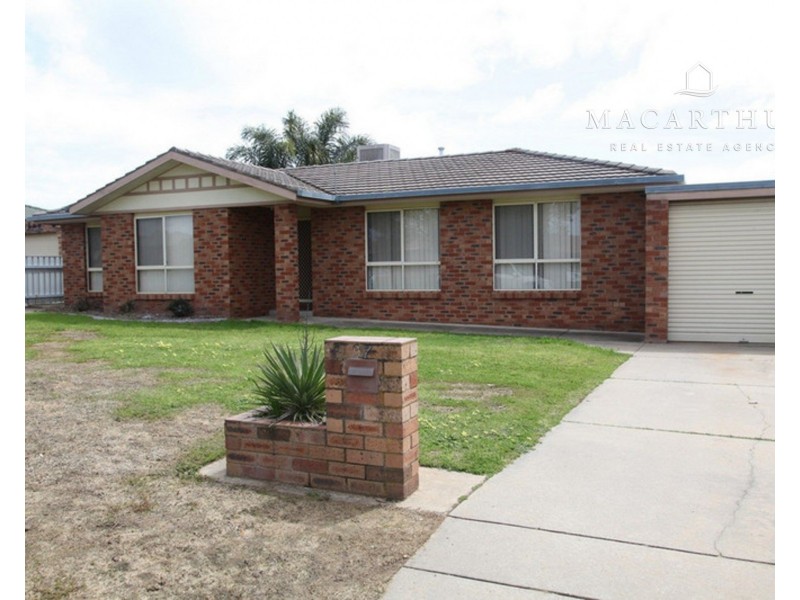 97 Dalman Parkway, Glenfield Park NSW 2650