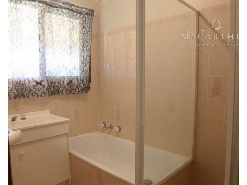 97 Dalman Parkway, Glenfield Park NSW 2650