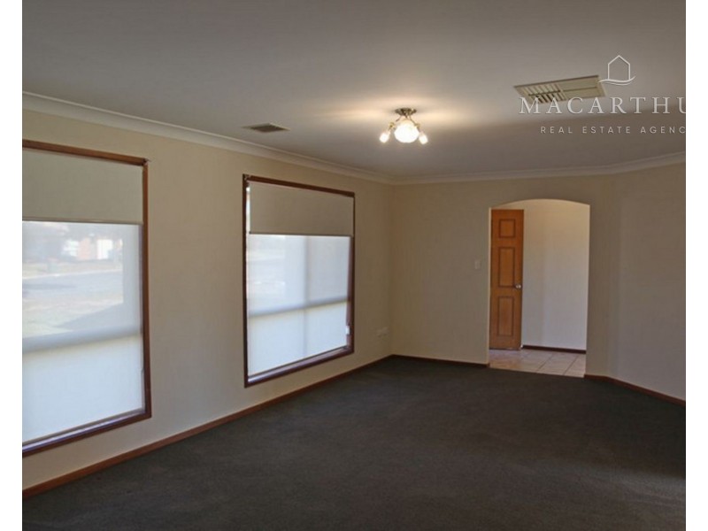 97 Dalman Parkway, Glenfield Park NSW 2650