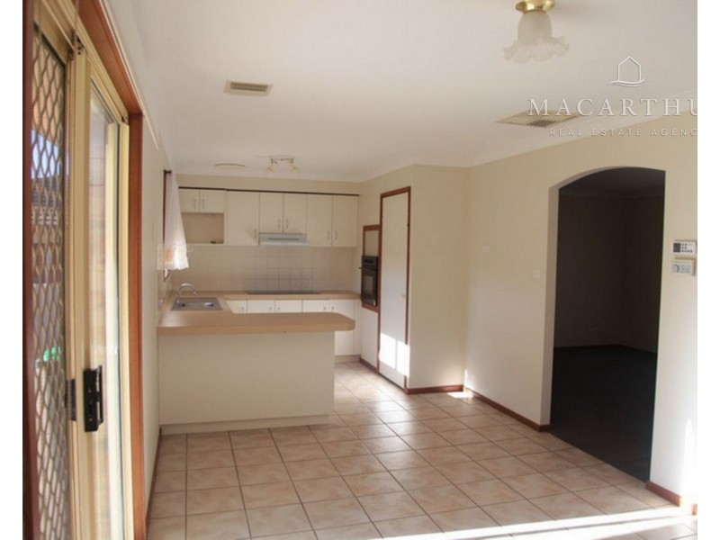 97 Dalman Parkway, Glenfield Park NSW 2650