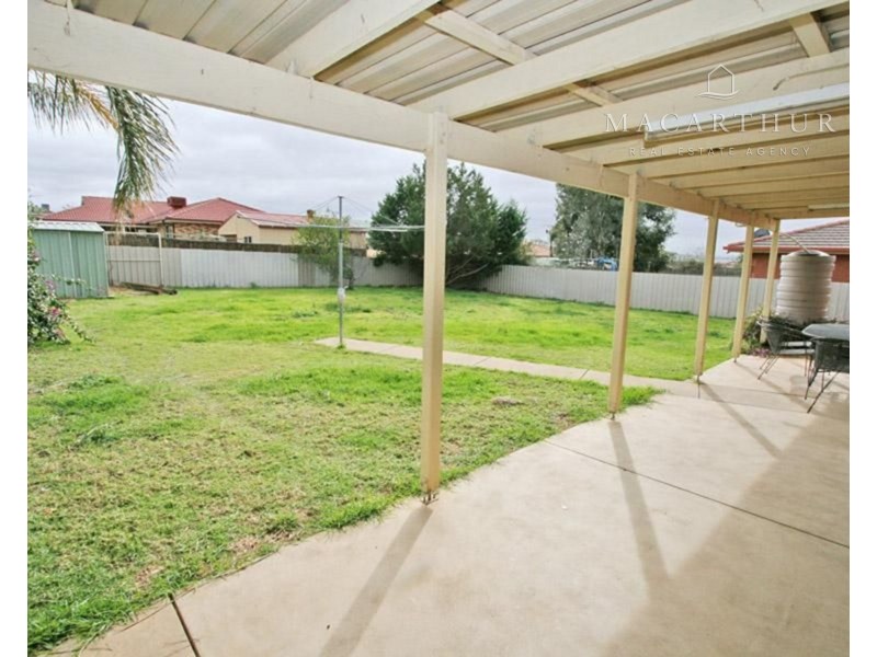 97 Dalman Parkway, Glenfield Park NSW 2650