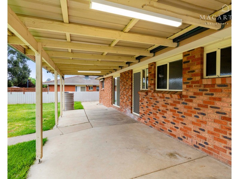 97 Dalman Parkway, Glenfield Park NSW 2650