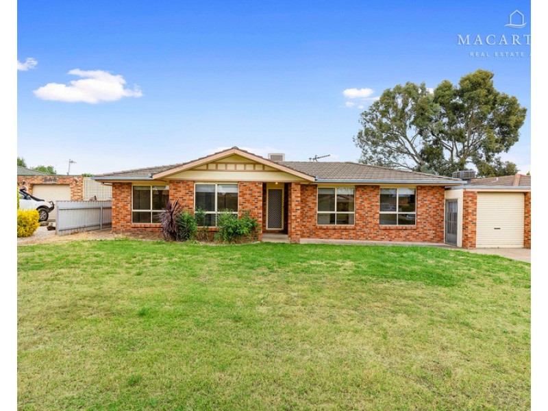97 Dalman Parkway, Glenfield Park NSW 2650