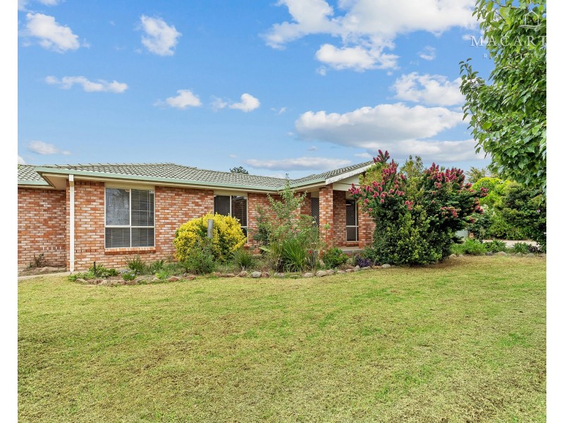 111 Balleroo Crescent, Glenfield Park NSW 2650
