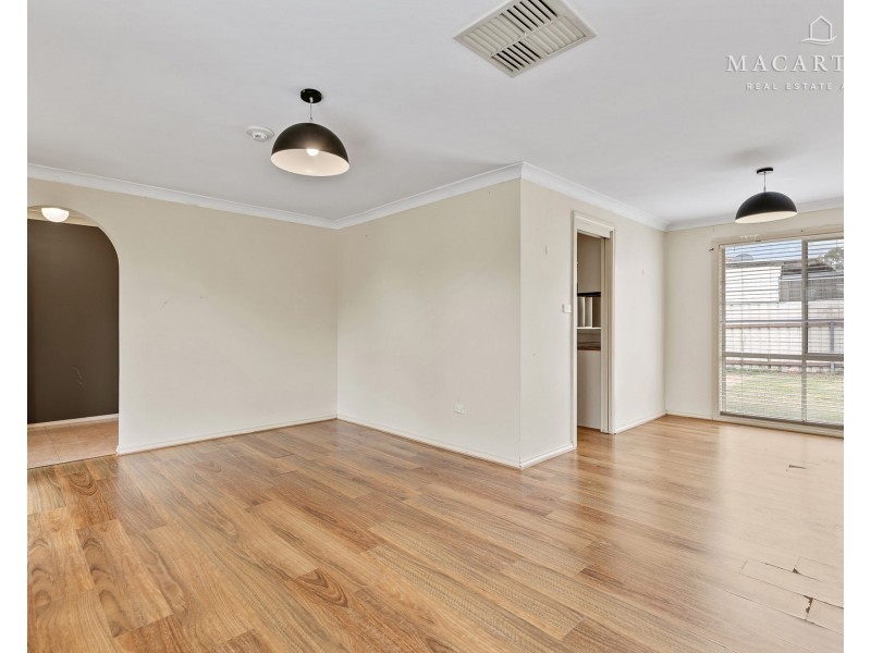 111 Balleroo Crescent, Glenfield Park NSW 2650