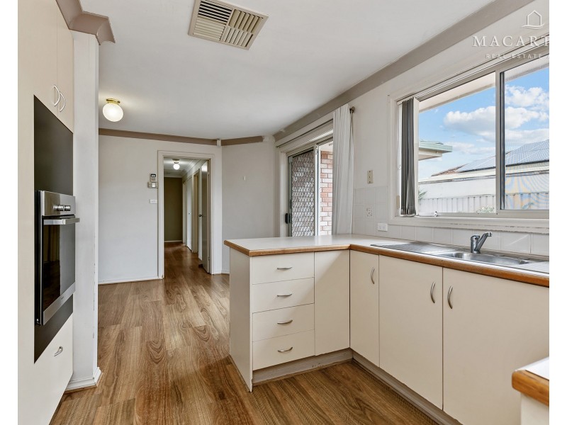 111 Balleroo Crescent, Glenfield Park NSW 2650