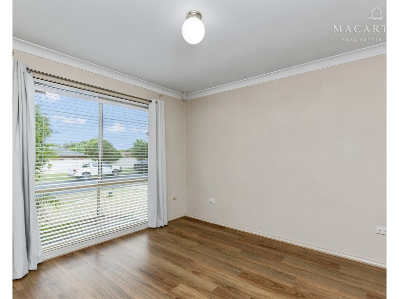 111 Balleroo Crescent, Glenfield Park NSW 2650