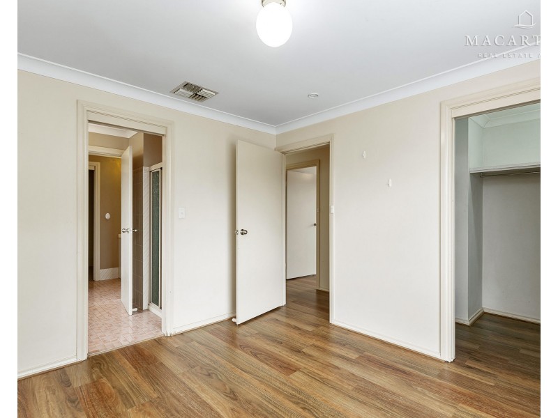 111 Balleroo Crescent, Glenfield Park NSW 2650