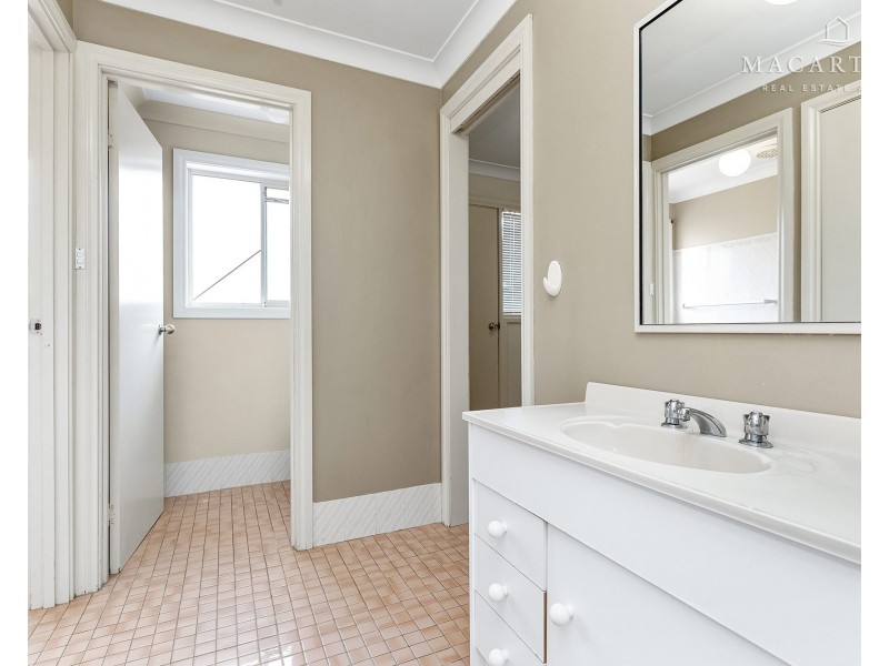 111 Balleroo Crescent, Glenfield Park NSW 2650