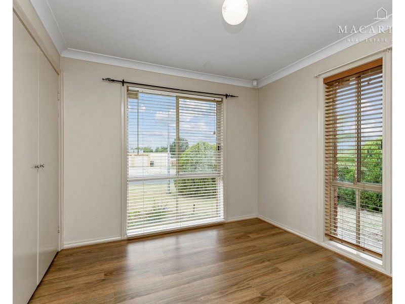 111 Balleroo Crescent, Glenfield Park NSW 2650