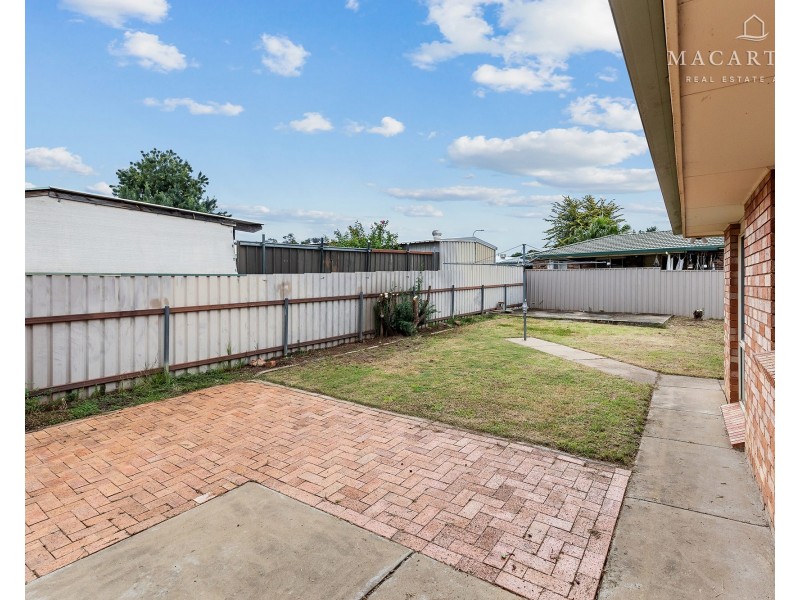 111 Balleroo Crescent, Glenfield Park NSW 2650