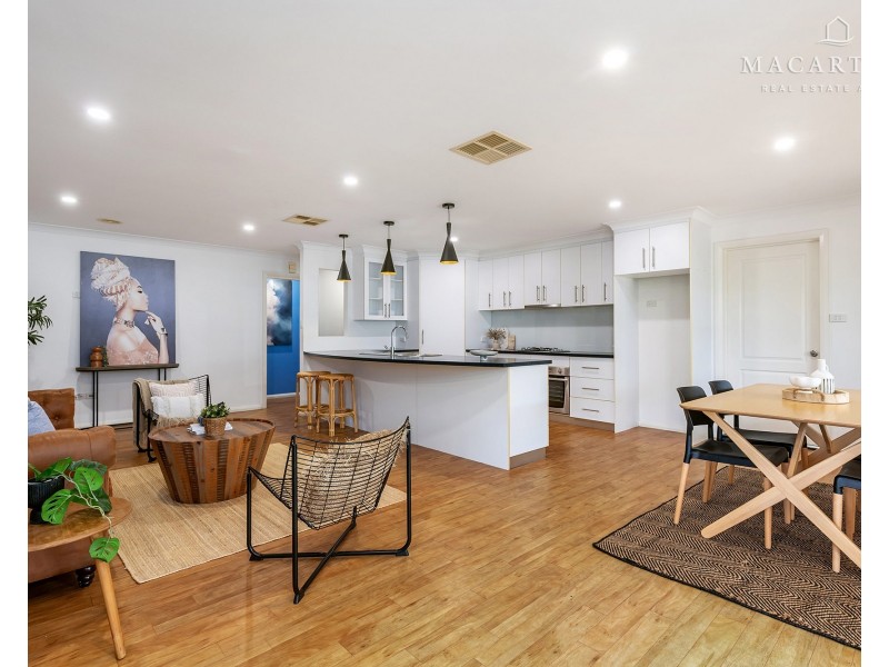 9 Teak Close, Forest Hill NSW 2651