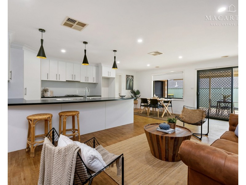 9 Teak Close, Forest Hill NSW 2651