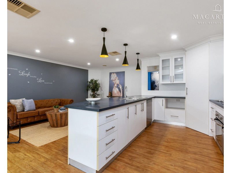 9 Teak Close, Forest Hill NSW 2651