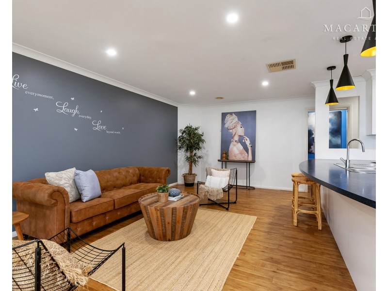 9 Teak Close, Forest Hill NSW 2651
