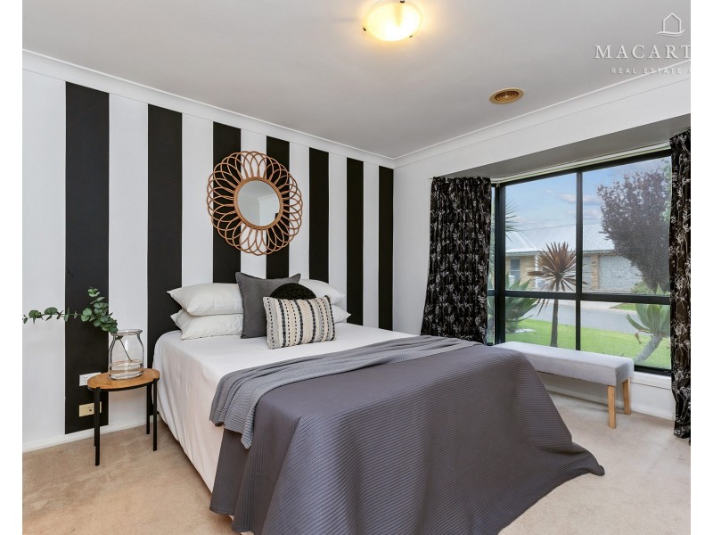 9 Teak Close, Forest Hill NSW 2651