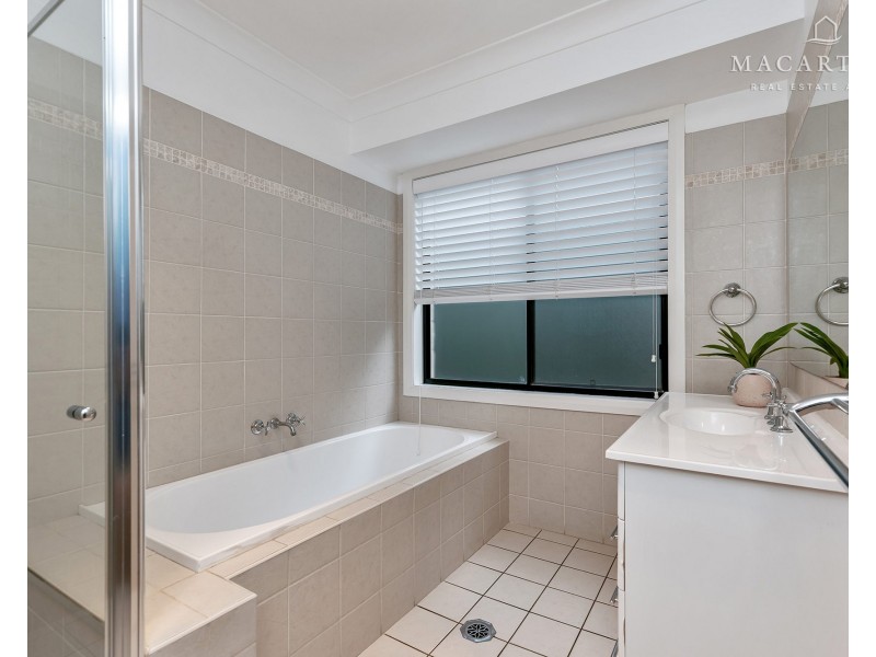 9 Teak Close, Forest Hill NSW 2651