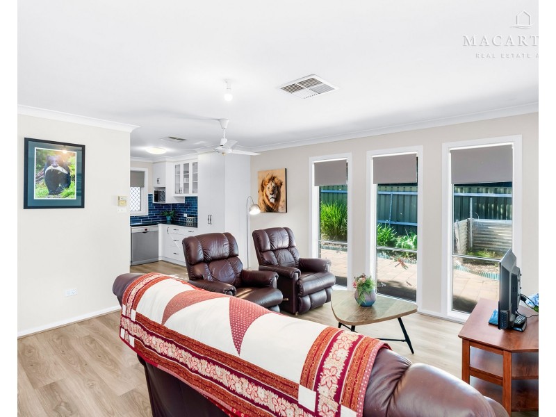 2/160 Fernleigh Road, Mount Austin NSW 2650