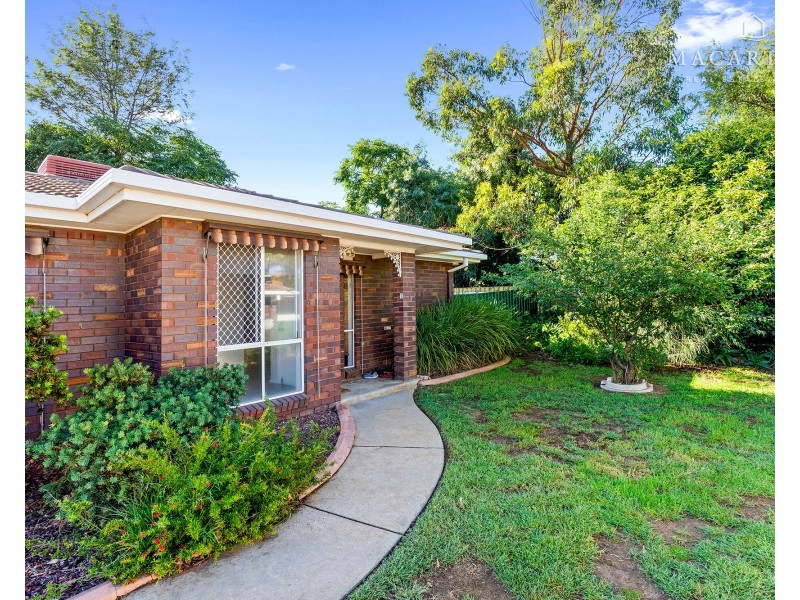 2/160 Fernleigh Road, Mount Austin NSW 2650