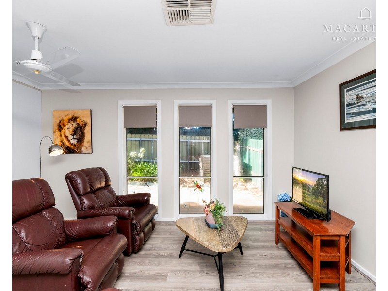 2/160 Fernleigh Road, Mount Austin NSW 2650