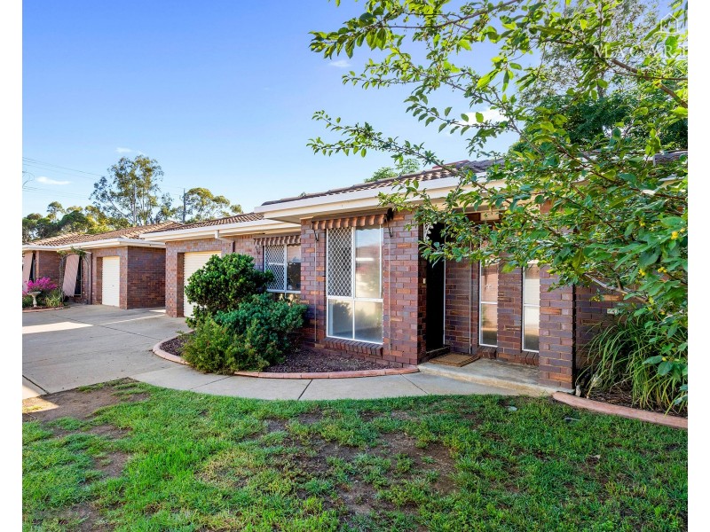 2/160 Fernleigh Road, Mount Austin NSW 2650