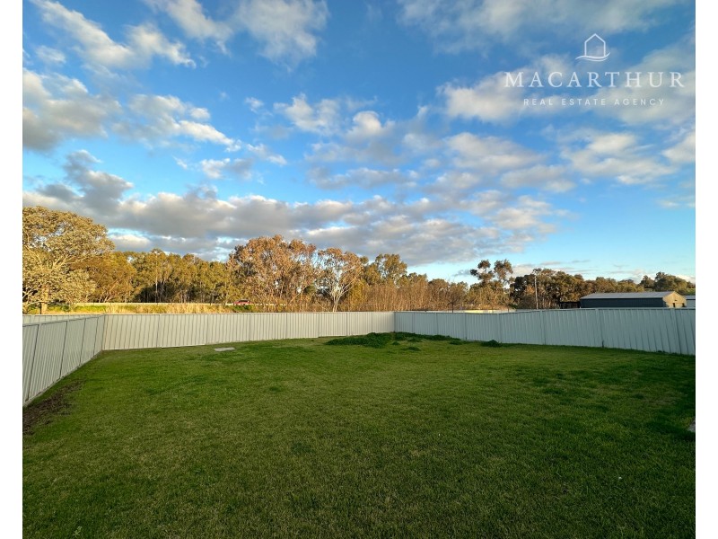 25 Sunvale Crescent, Estella NSW 2650