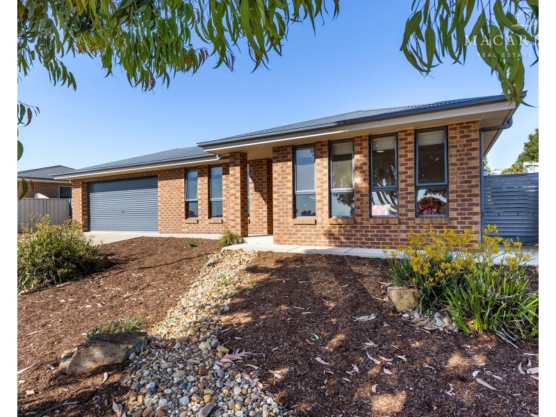 4 Comet Place, Estella NSW 2650