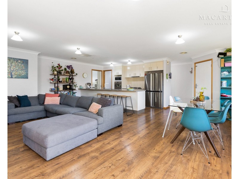 4 Comet Place, Estella NSW 2650