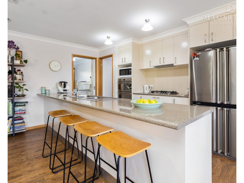 4 Comet Place, Estella NSW 2650