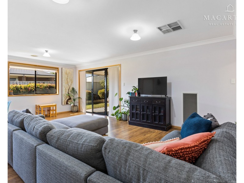 4 Comet Place, Estella NSW 2650