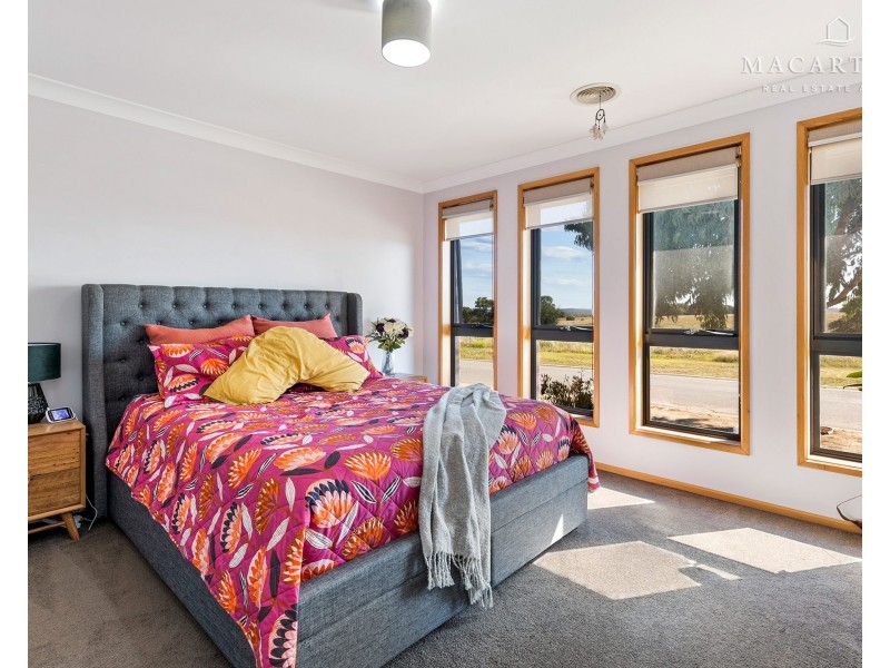 4 Comet Place, Estella NSW 2650