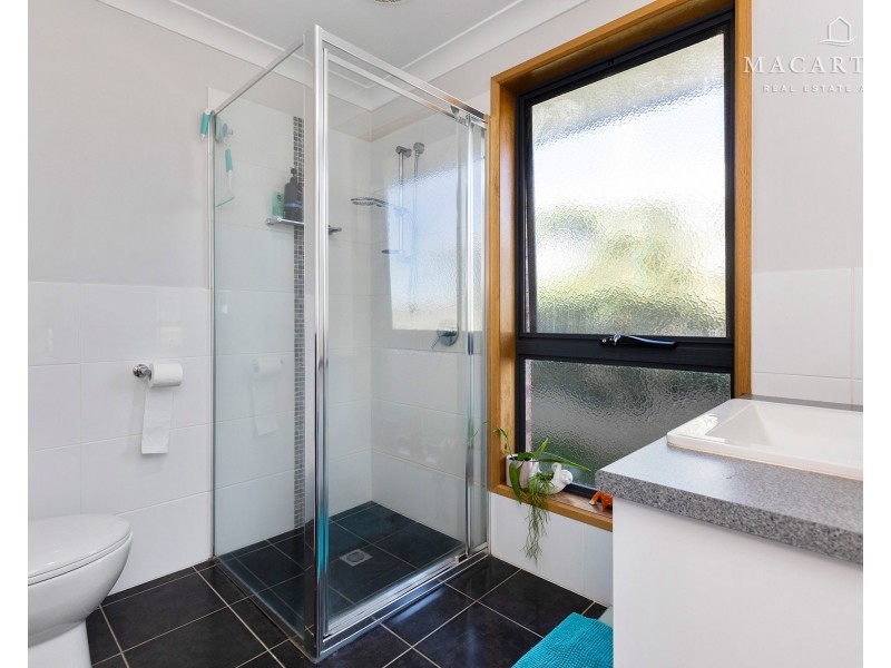 4 Comet Place, Estella NSW 2650