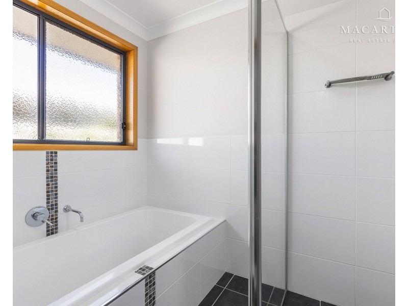 4 Comet Place, Estella NSW 2650