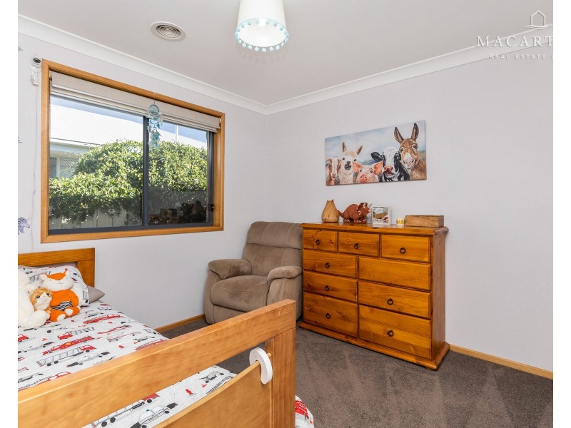 4 Comet Place, Estella NSW 2650