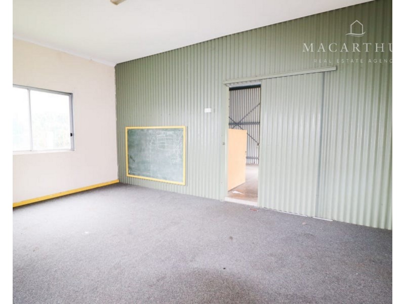16 Pinaroo Drive, Glenfield Park NSW 2650