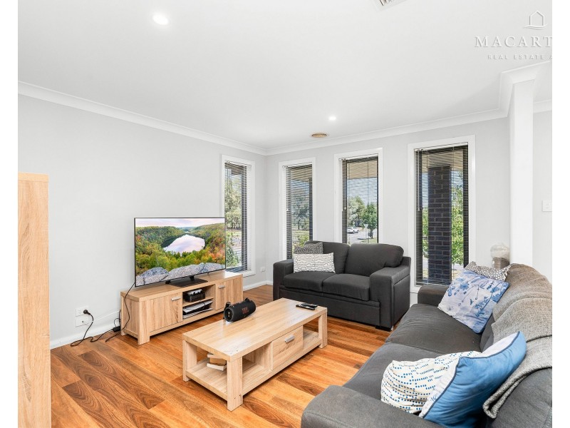 11 Paradise Drive, Gobbagombalin NSW 2650