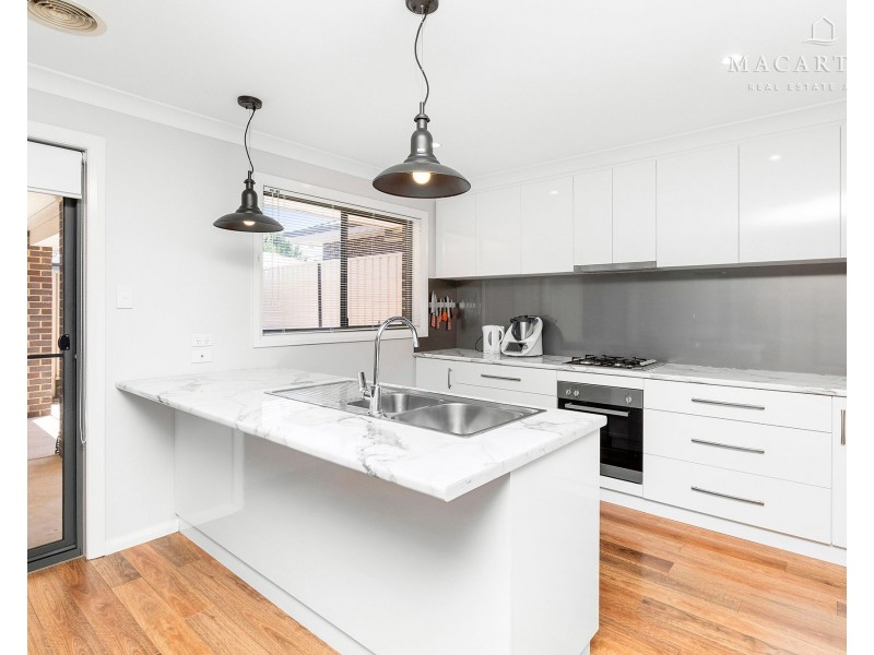 11 Paradise Drive, Gobbagombalin NSW 2650