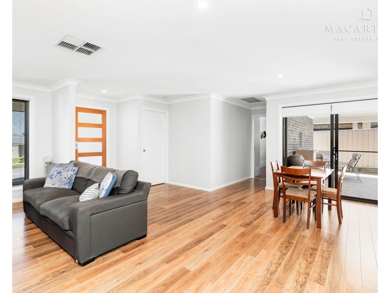 11 Paradise Drive, Gobbagombalin NSW 2650