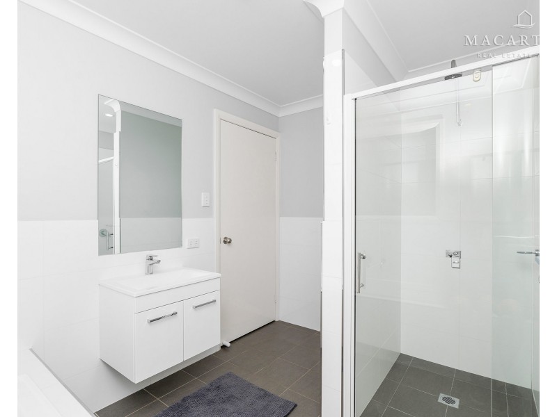 11 Paradise Drive, Gobbagombalin NSW 2650