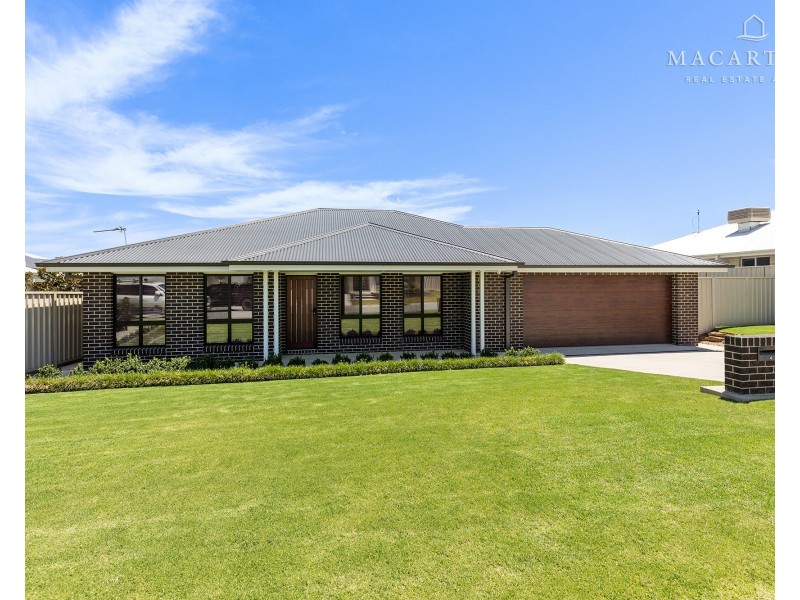 4 Nellywanna Street, Gobbagombalin NSW 2650