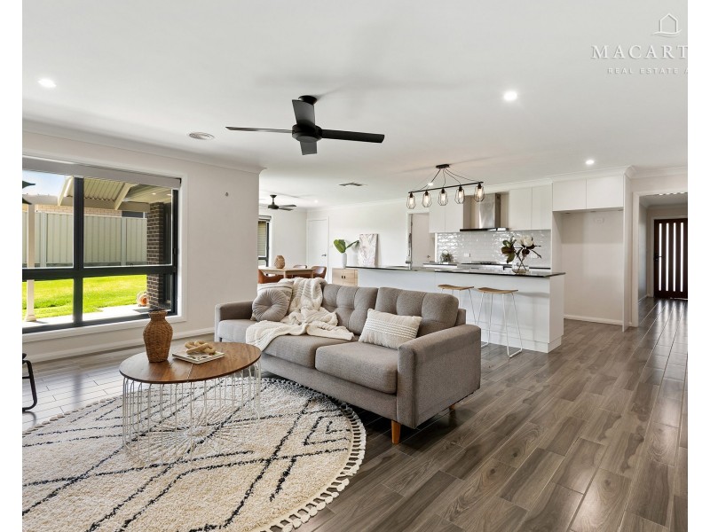 4 Nellywanna Street, Gobbagombalin NSW 2650