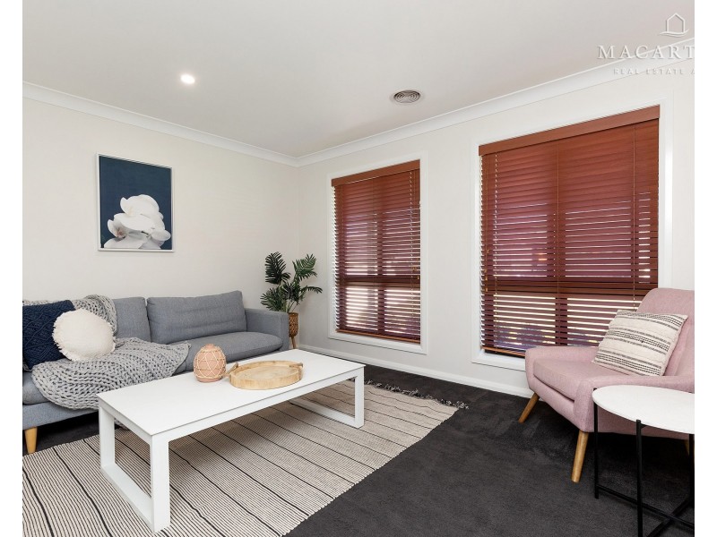 4 Nellywanna Street, Gobbagombalin NSW 2650