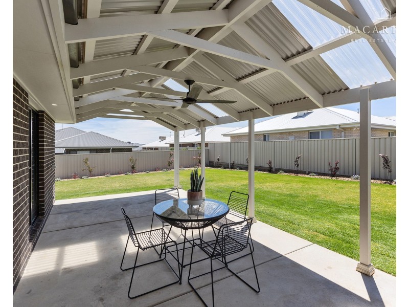 4 Nellywanna Street, Gobbagombalin NSW 2650