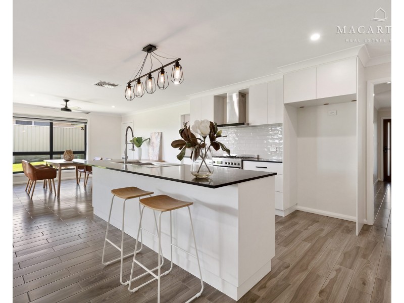 4 Nellywanna Street, Gobbagombalin NSW 2650