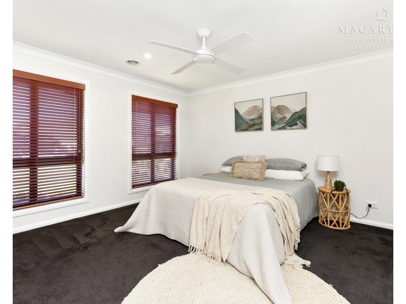 4 Nellywanna Street, Gobbagombalin NSW 2650