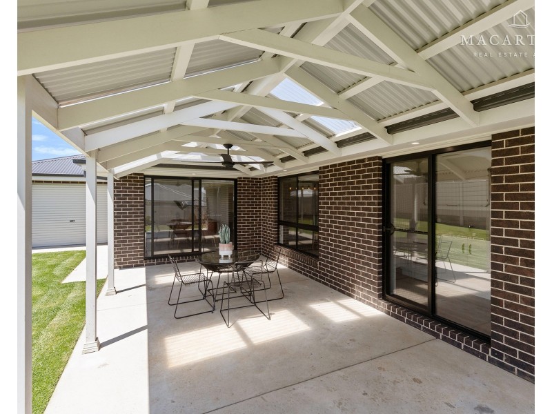 4 Nellywanna Street, Gobbagombalin NSW 2650