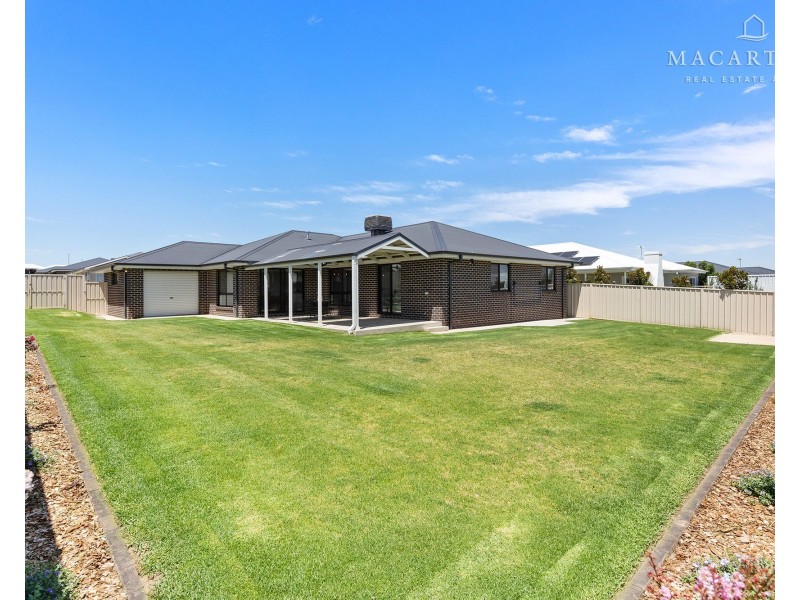 4 Nellywanna Street, Gobbagombalin NSW 2650