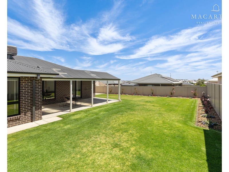 4 Nellywanna Street, Gobbagombalin NSW 2650